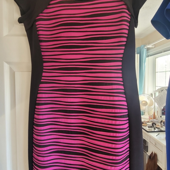 Dawn's Dresses - Picture 15 of 16